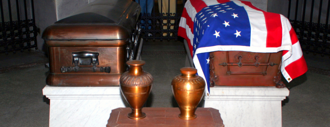 Eleganckie, ładne pogrzebowe urny metalowe, drewniane, szklane i ceramiczne Sosnowiec