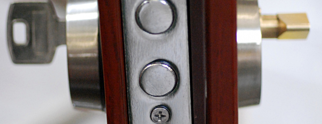 Solidne i bezpieczne zewnętrzne i wewnętrzne stalowe drzwi z montażem Przemyśl